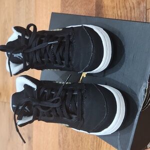 Jordan 5 Retro Unisex Sneakers - Black and White